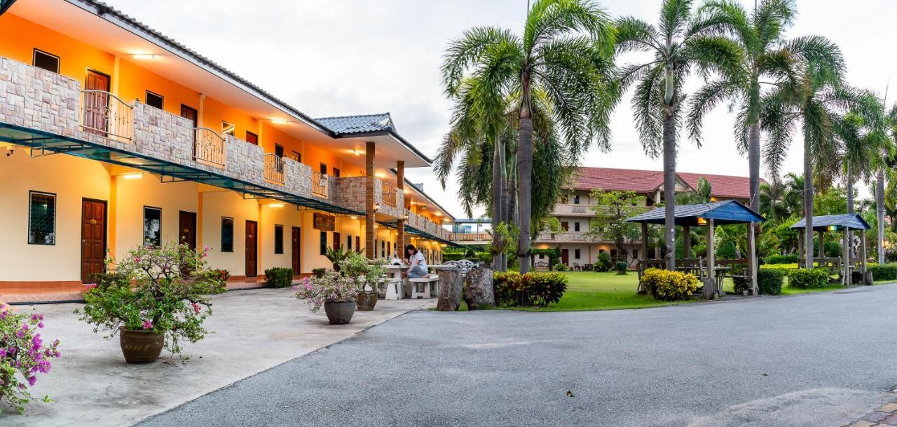 Pn Gold Resort Bang Saen Luaran gambar